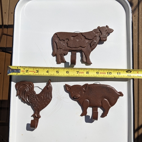 3 Animal Cast Iron Hooks - Cow - Rooster - Pig - Very Cute and Heavy Wall Hooks - Picture 6 of 14